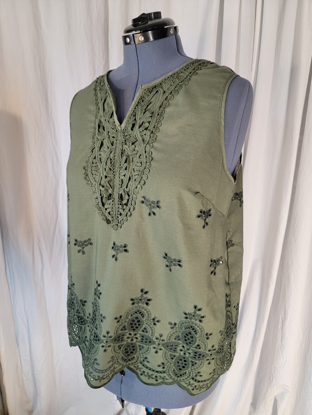 Women’s Sleeveless Lace-Trim Olive Green Top